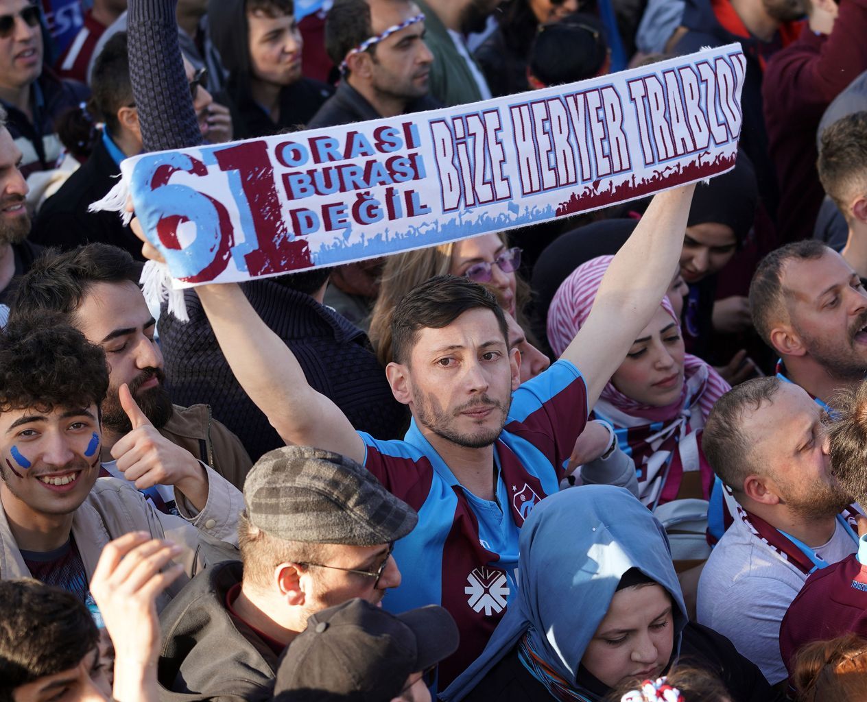 Trabzonspor, şampiyonluğu İstanbul’da kutladı! Yenikapı doldu taştı 7