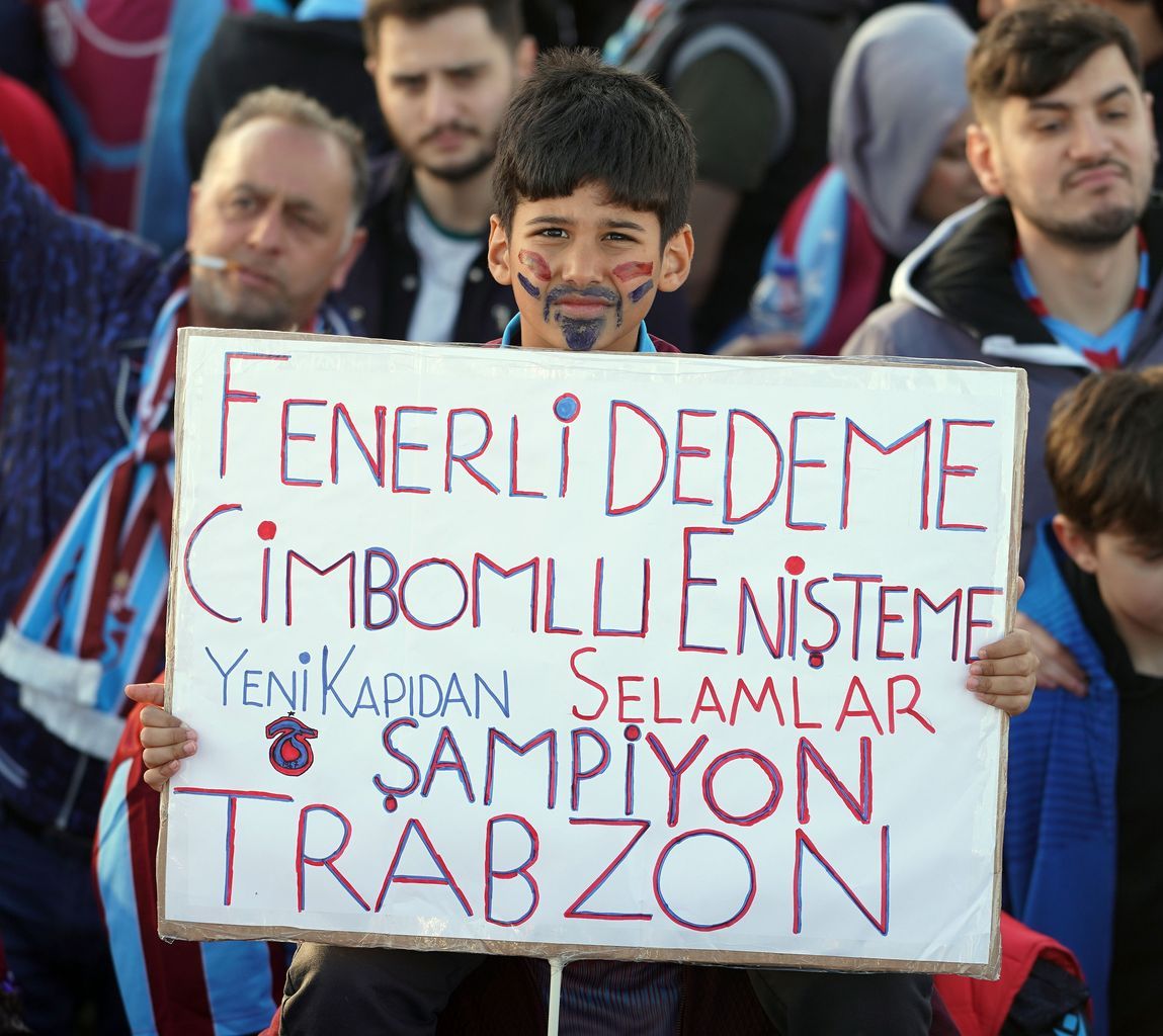 Trabzonspor, şampiyonluğu İstanbul’da kutladı! Yenikapı doldu taştı 8