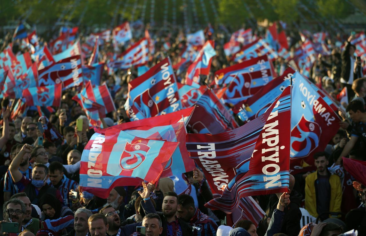 Trabzonspor, şampiyonluğu İstanbul’da kutladı! Yenikapı doldu taştı 11