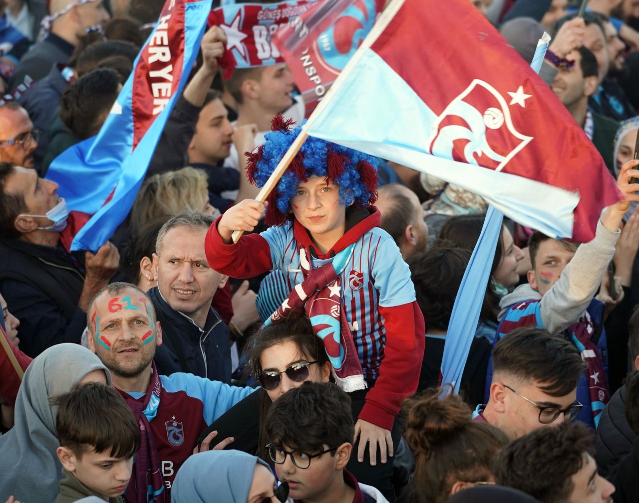 Trabzonspor, şampiyonluğu İstanbul’da kutladı! Yenikapı doldu taştı 13