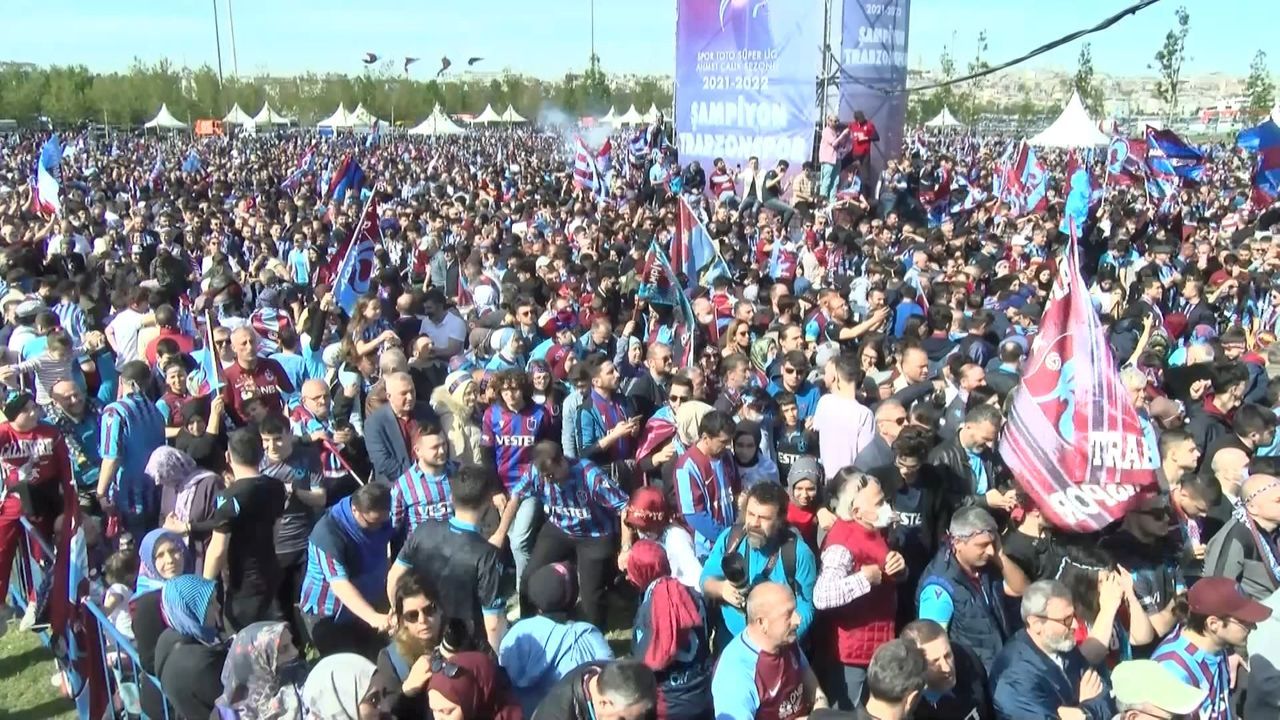 Trabzonspor, şampiyonluğu İstanbul’da kutladı! Yenikapı doldu taştı 34