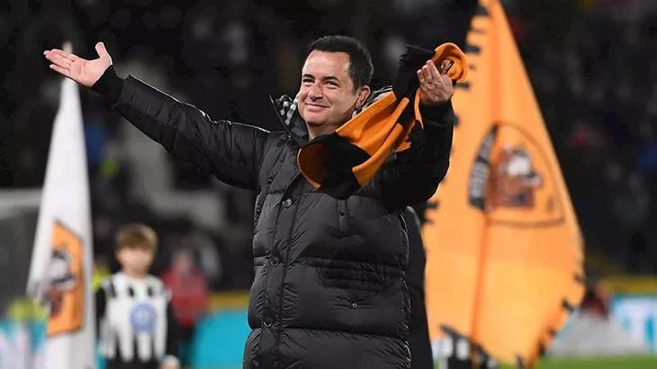 Survivor 2022'de Gönüllüler İngiltere'ye Uçtu! Hull City Taraftarı Sokakta Karşıladı! 1