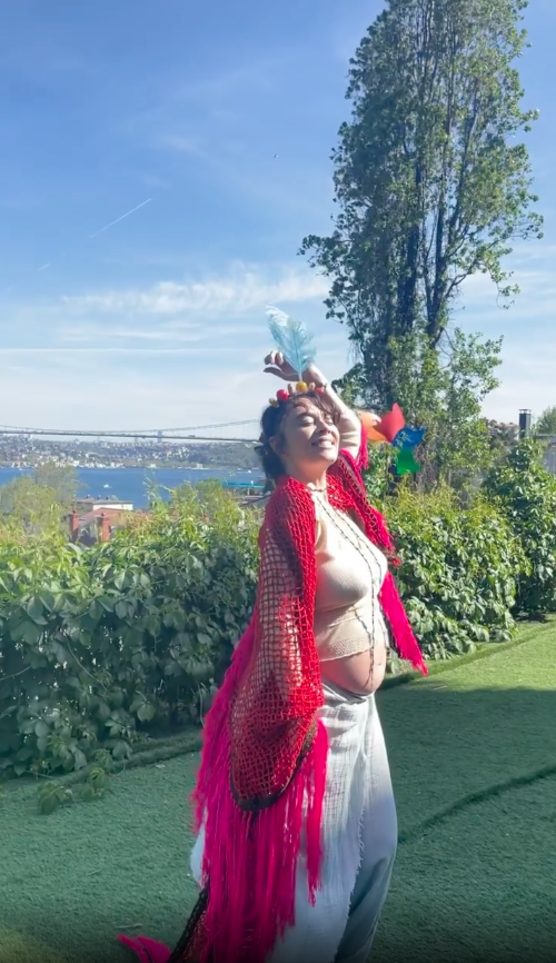 Bebeğine kavuşmak için gün sayan Demet Evgar baby shower yerine 'anneliğe geçiş kutlaması' yaptı 11
