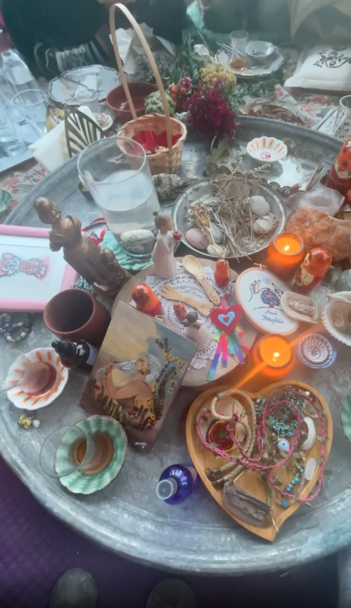 Bebeğine kavuşmak için gün sayan Demet Evgar baby shower yerine 'anneliğe geçiş kutlaması' yaptı 12