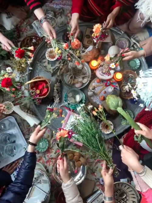 Bebeğine kavuşmak için gün sayan Demet Evgar baby shower yerine 'anneliğe geçiş kutlaması' yaptı 4