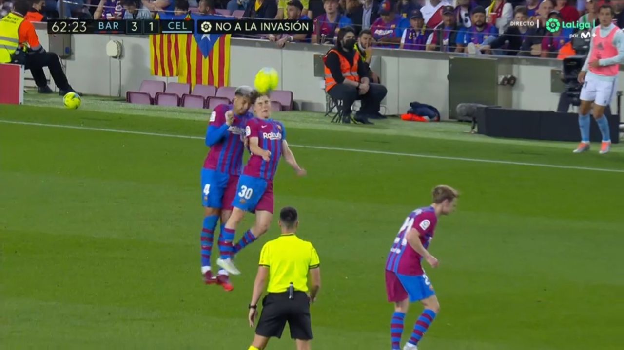 Takım arkadaşıyla kafa kafaya çarpışan Barcelonalı Ronald Araujo beyin sarsıntısı geçirdi 1