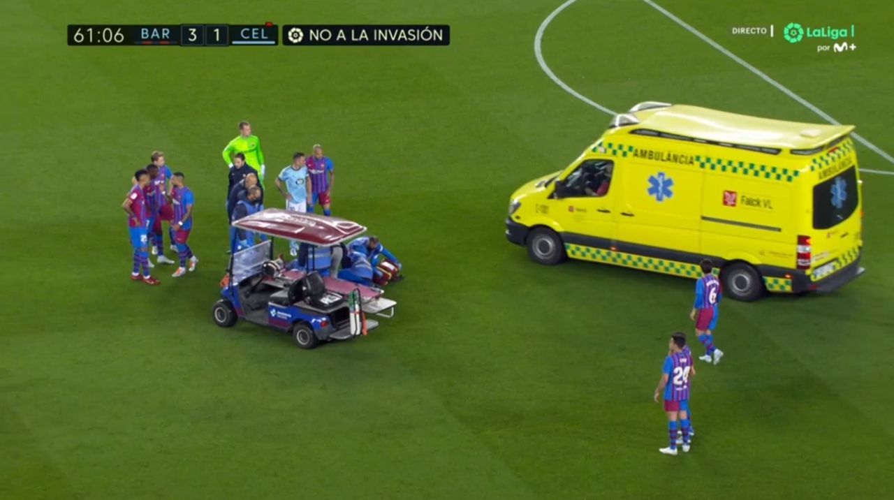 Takım arkadaşıyla kafa kafaya çarpışan Barcelonalı Ronald Araujo beyin sarsıntısı geçirdi 2