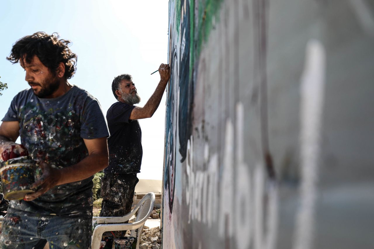 İdlibli grafiti sanatçısı, İsrail’in öldürdüğü Filistinli gazeteciyi resmetti 1