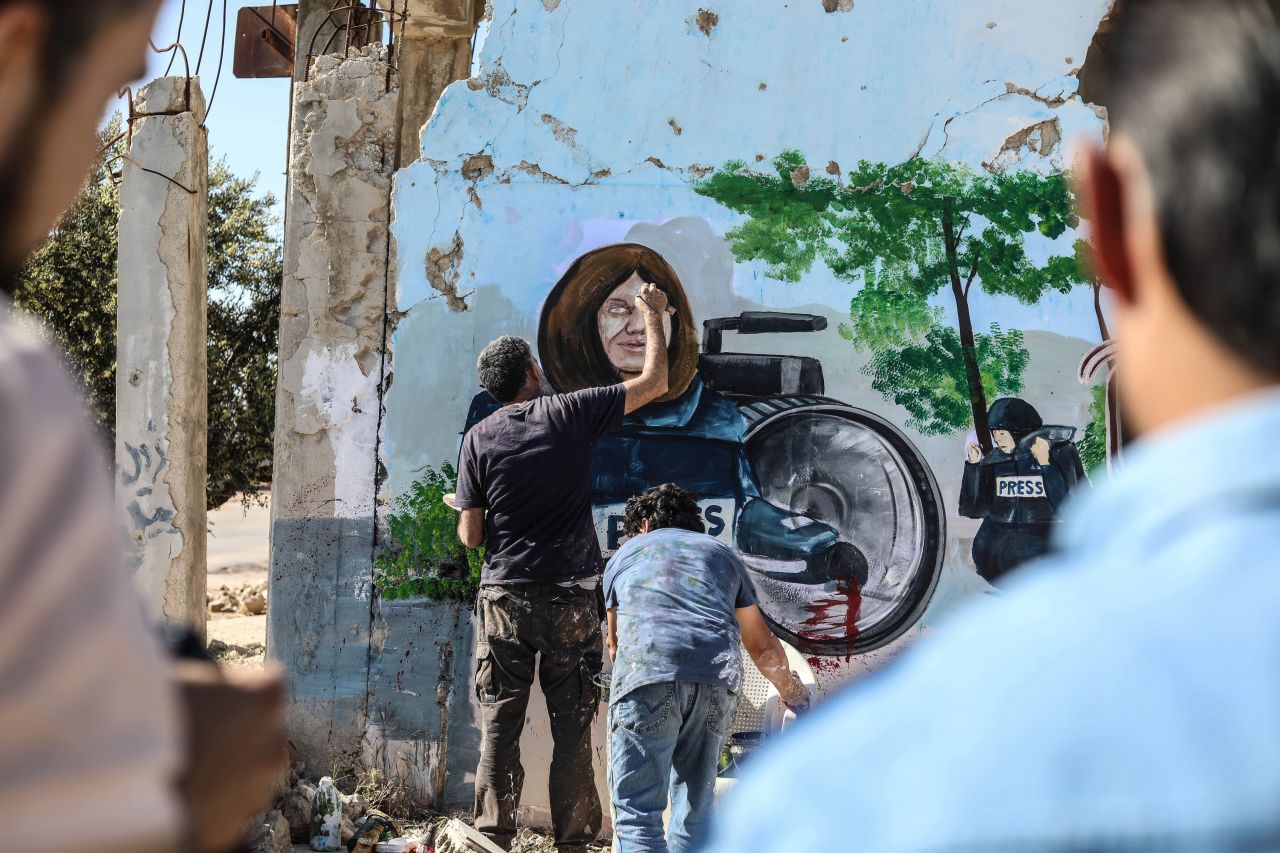 İdlibli grafiti sanatçısı, İsrail’in öldürdüğü Filistinli gazeteciyi resmetti 2
