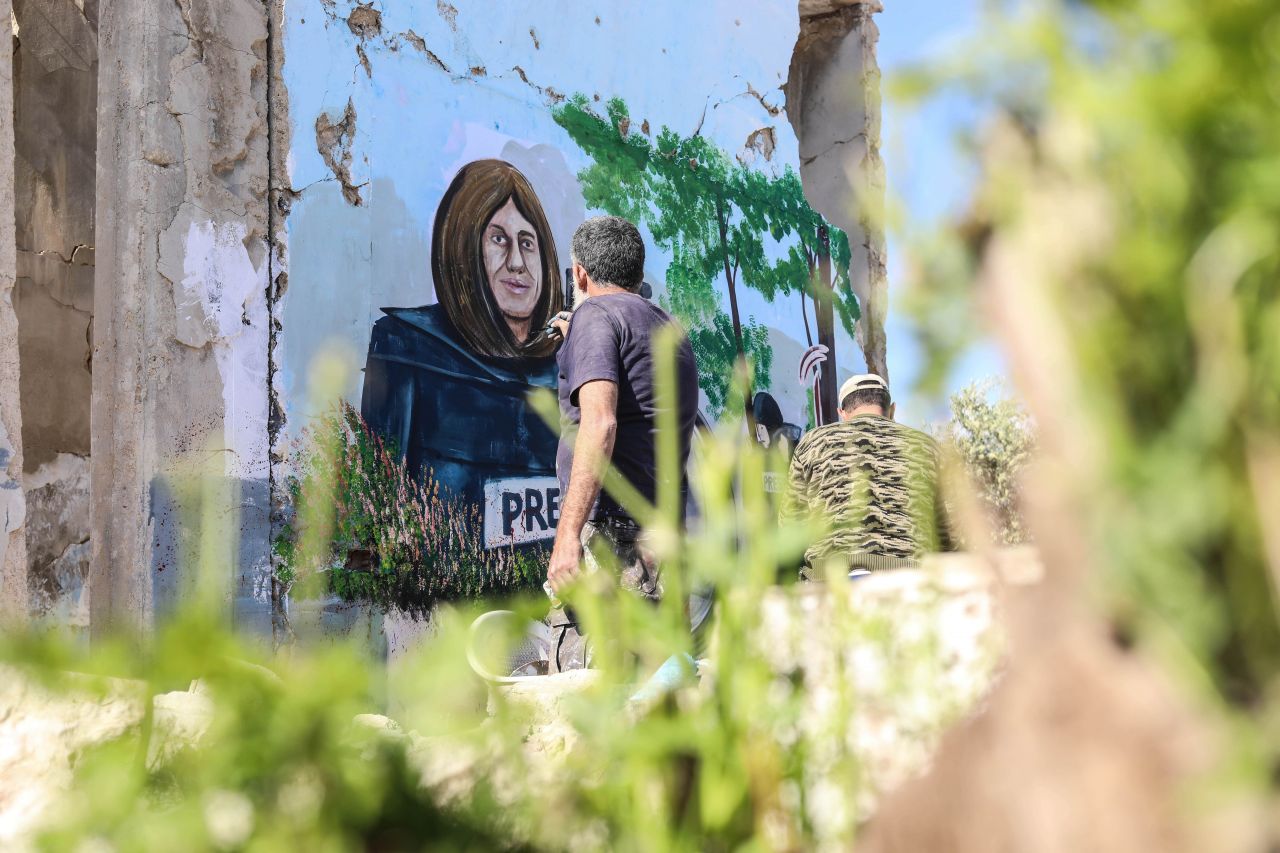 İdlibli grafiti sanatçısı, İsrail’in öldürdüğü Filistinli gazeteciyi resmetti 4