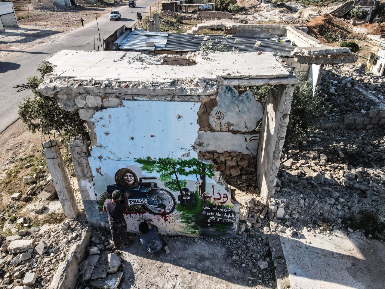 İdlibli grafiti sanatçısı, İsrail’in öldürdüğü Filistinli gazeteciyi resmetti 5