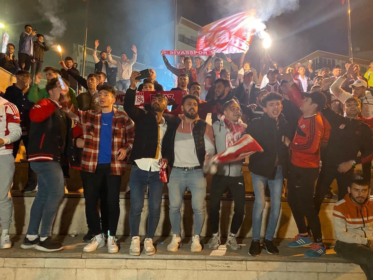 Demir Grup Sivassporlu taraftarların final coşkusu! 4