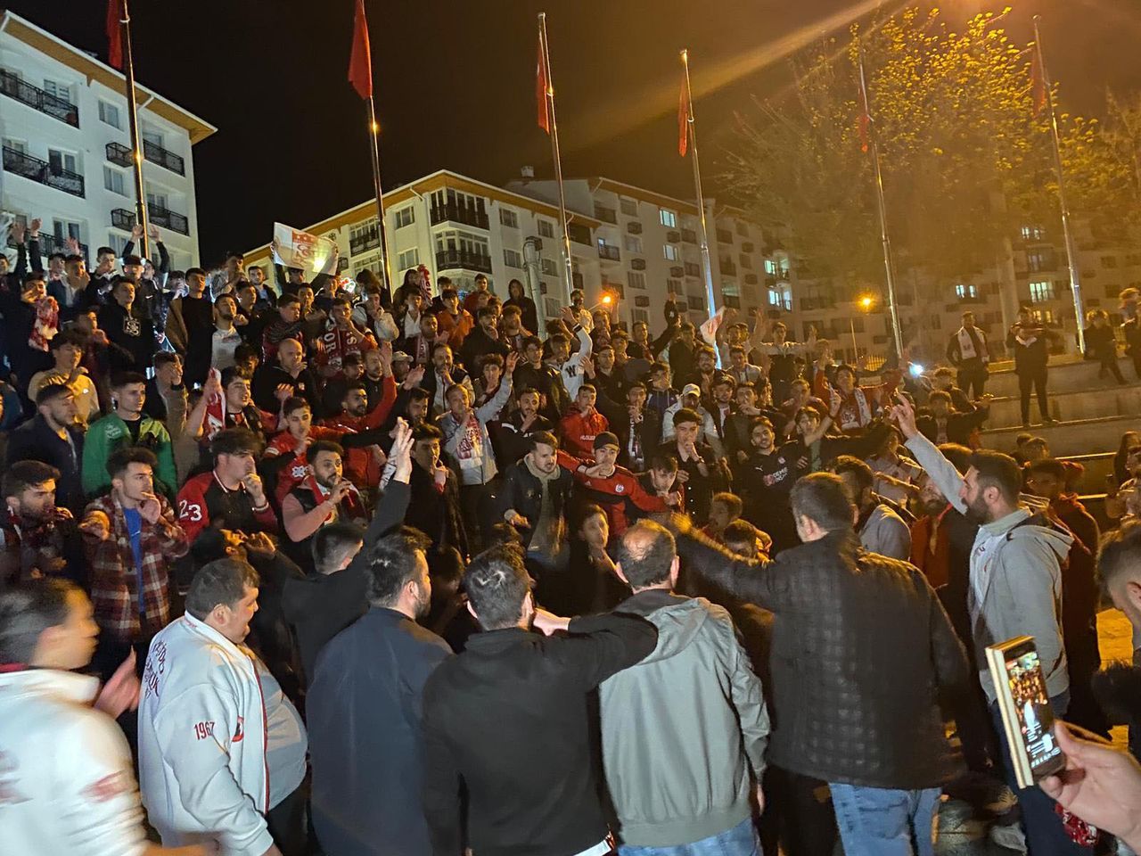 Demir Grup Sivassporlu taraftarların final coşkusu! 5