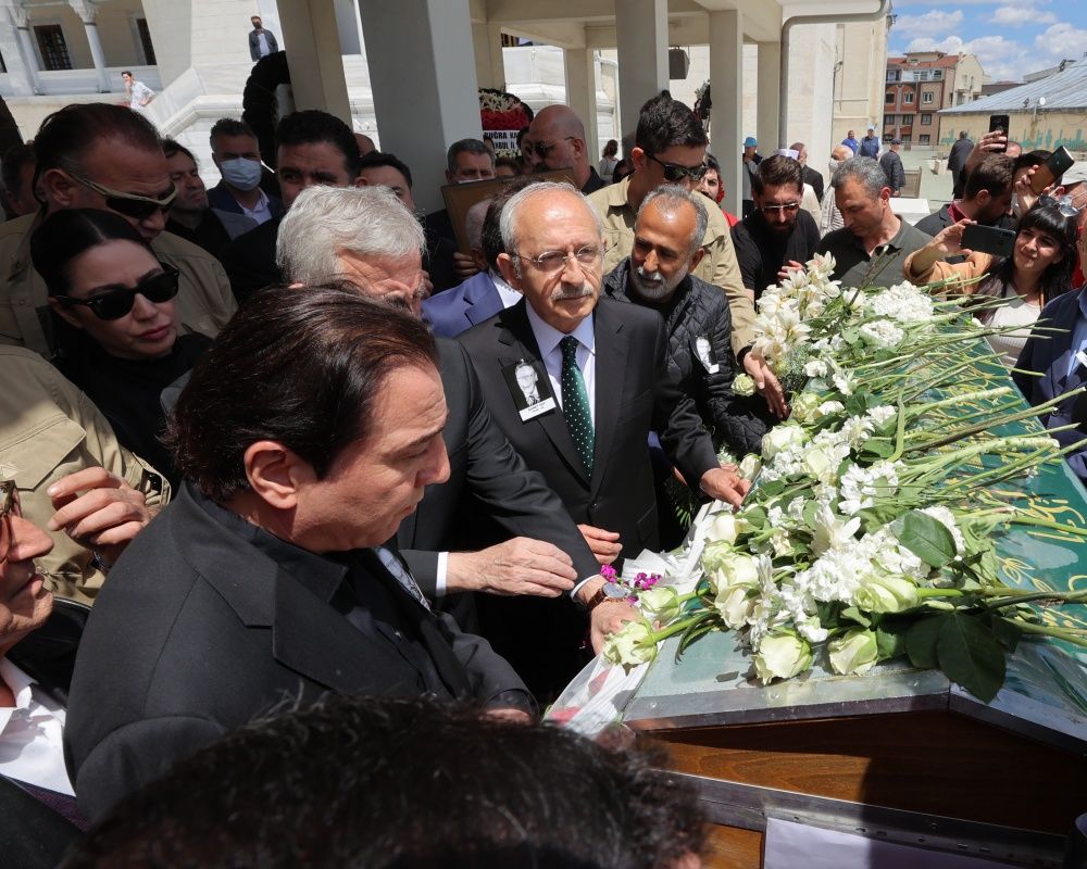Fazıl Say’ın babası müzikolog ve yazar Ahmet Say dualarla son yolculuğuna uğurlandı 14