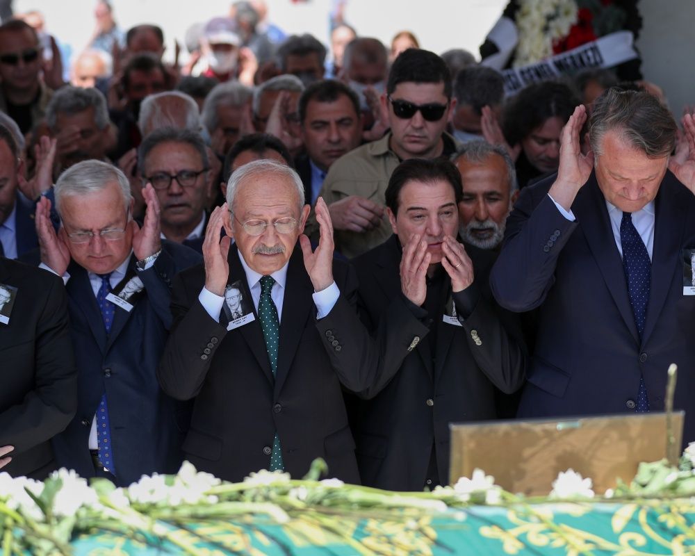 Fazıl Say’ın babası müzikolog ve yazar Ahmet Say dualarla son yolculuğuna uğurlandı 17