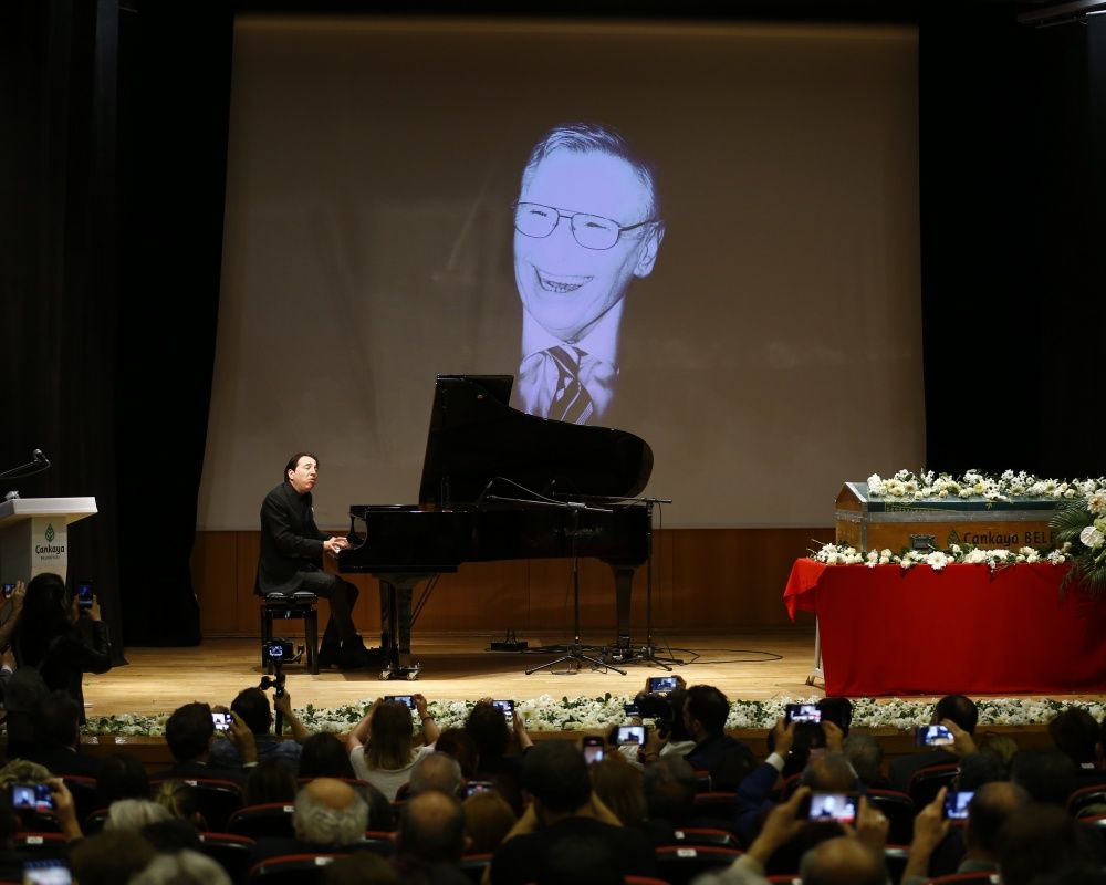 Fazıl Say’ın babası müzikolog ve yazar Ahmet Say dualarla son yolculuğuna uğurlandı 5