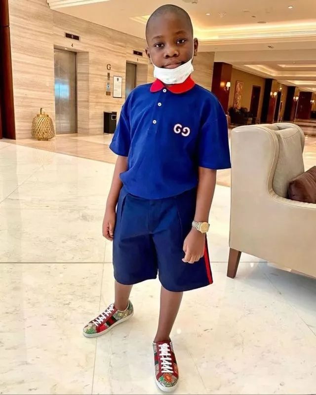 Dünyanın en küçük milyarderi: Mompha Junior'ın babasının 10. yaş günü hediyesi dudak uçuklattı! 3