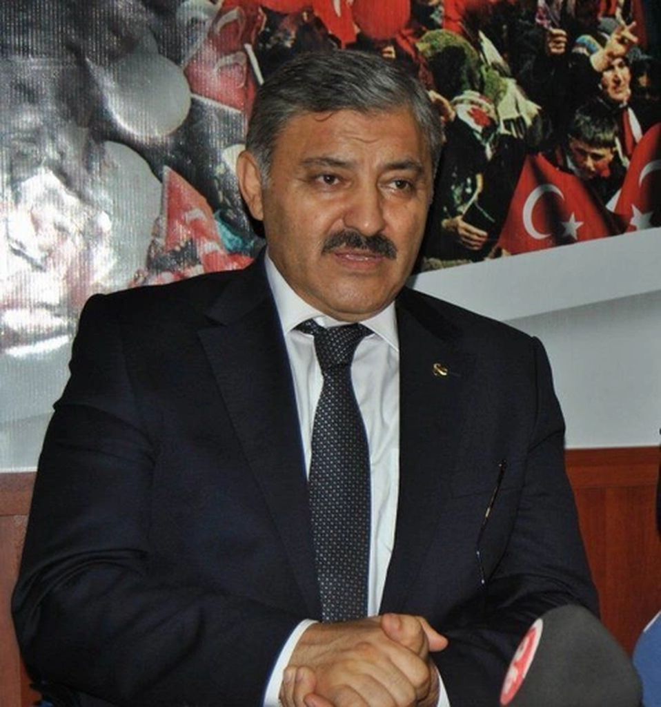 Gonca Vuslateri'den MHP'li Ahmet Çakar'a 'sütyensiz' tepki! 2