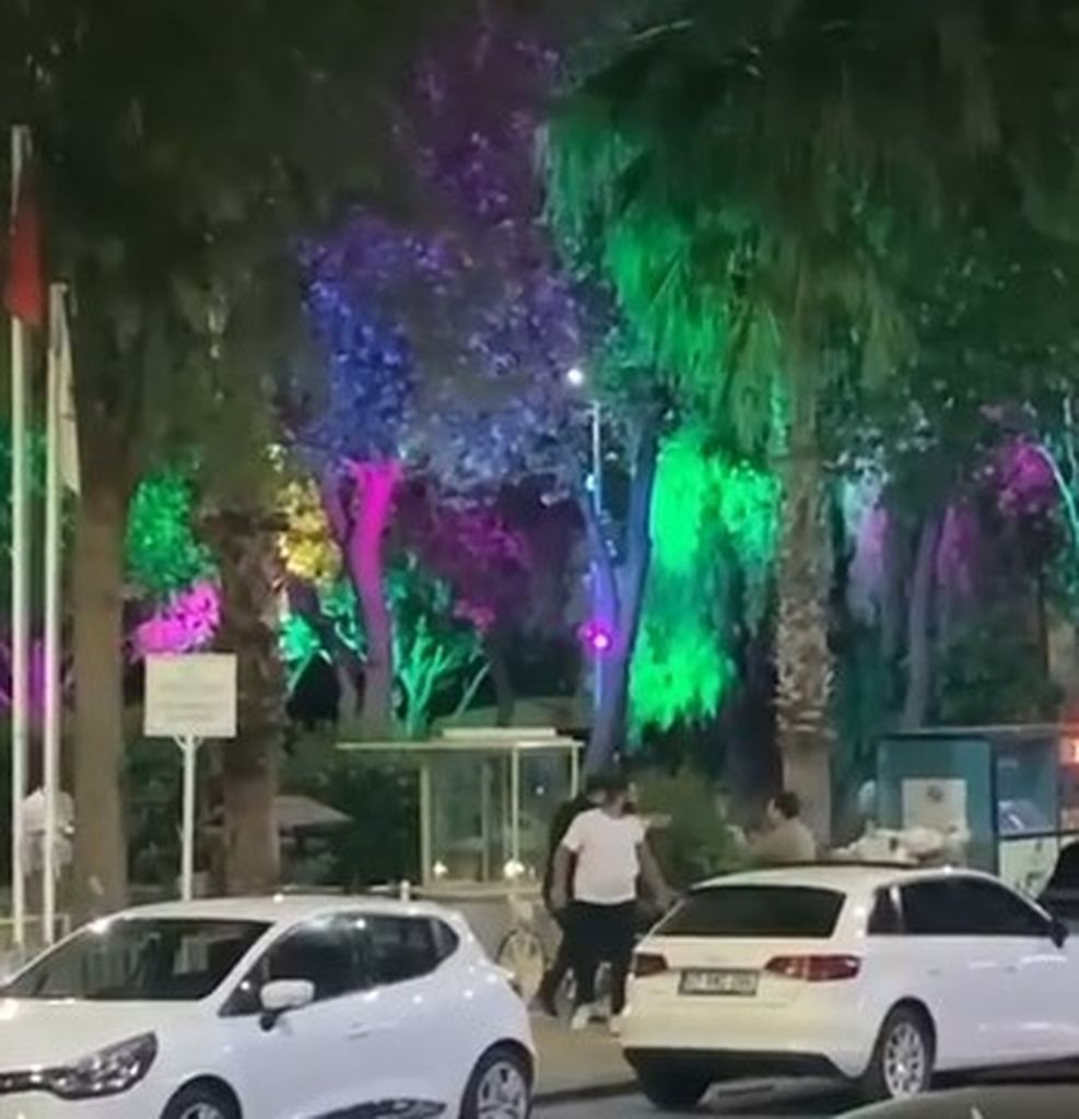 Dün barışmışlardı, bugün silahları çektiler! Antalya'da kanlı kavga kamerada 3