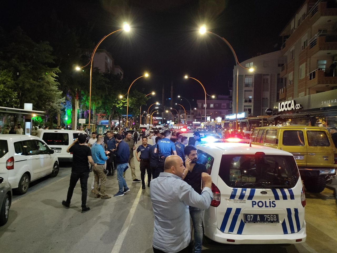 Dün barışmışlardı, bugün silahları çektiler! Antalya'da kanlı kavga kamerada 5