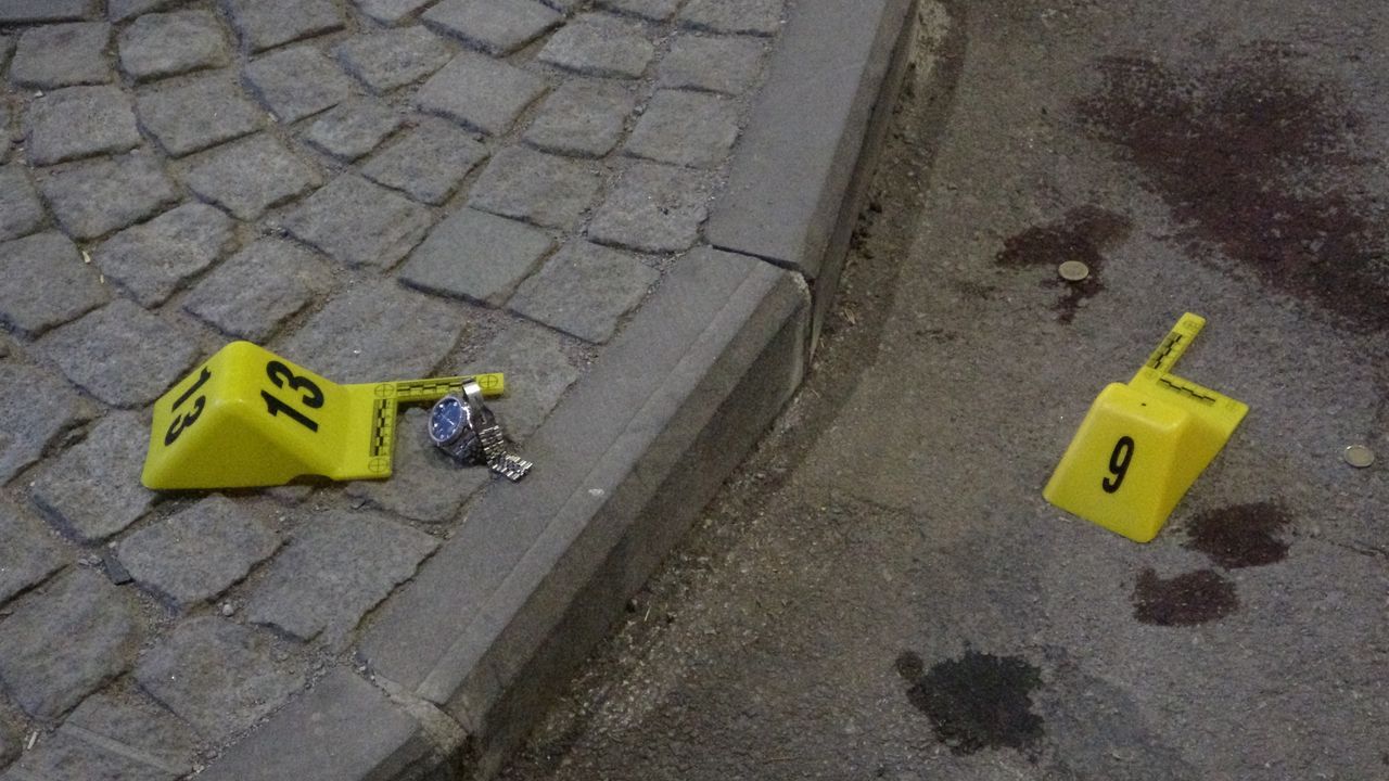 Dün barışmışlardı, bugün silahları çektiler! Antalya'da kanlı kavga kamerada 10