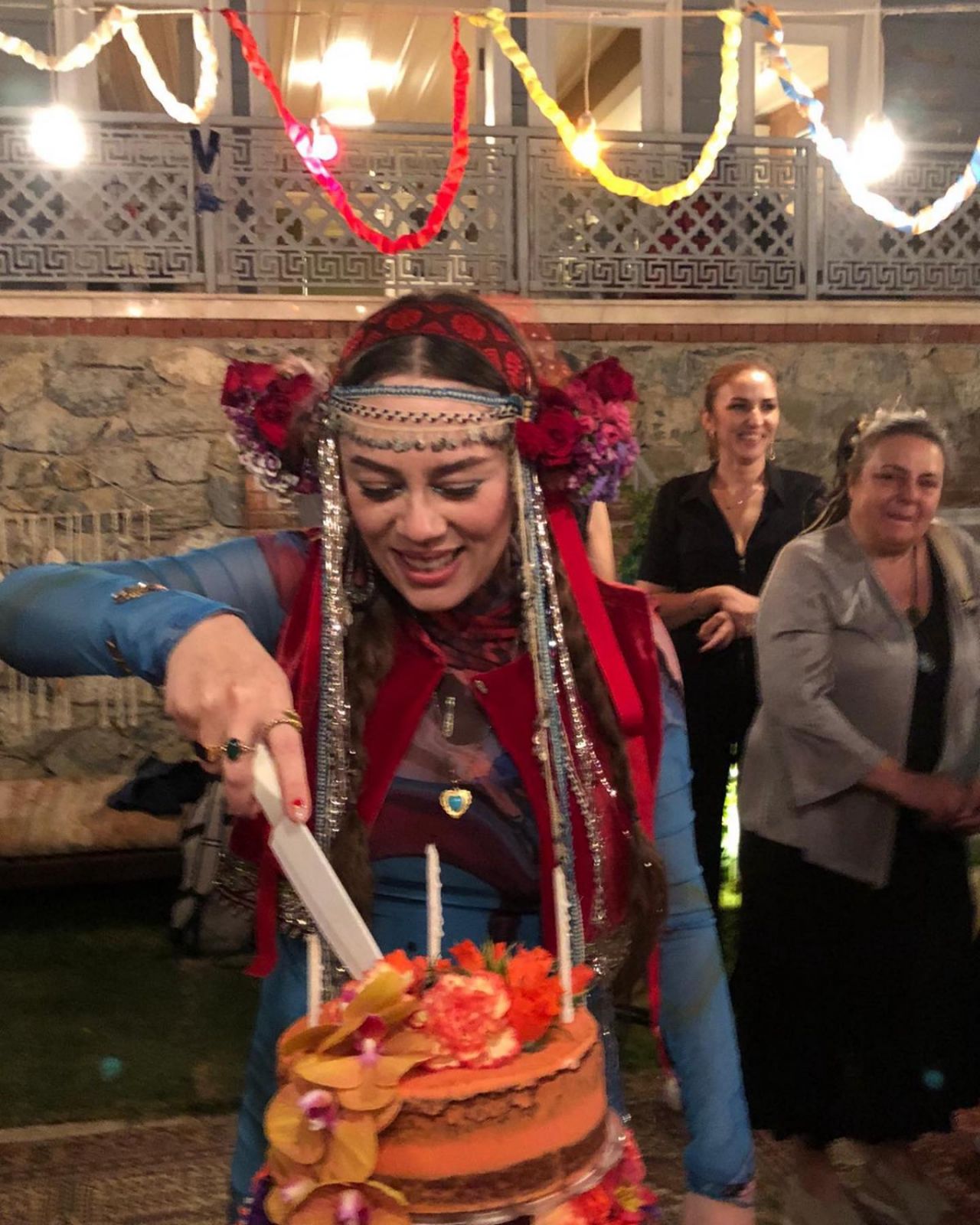 6 aylık hamile olan Demet Evgar kına gecesi düzenledi 11