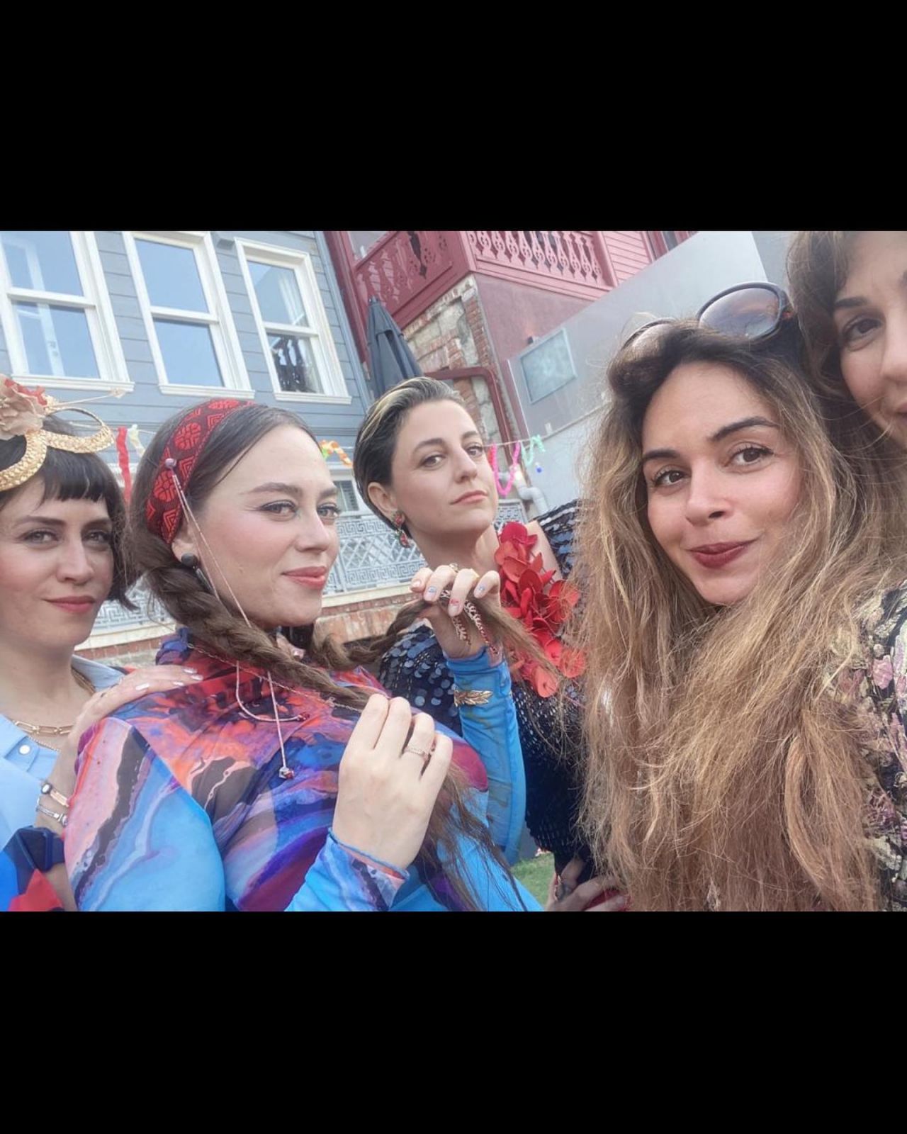 6 aylık hamile olan Demet Evgar kına gecesi düzenledi 2