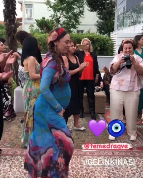 6 aylık hamile olan Demet Evgar kına gecesi düzenledi 10