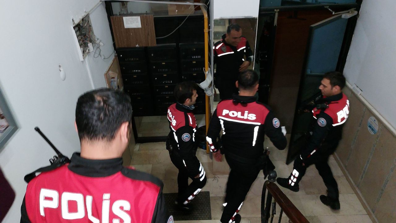 Samsun'da kadın avukata bıçaklı saldırı! Polis kan izlerini takip ederek sakdırganı yakaladı 2