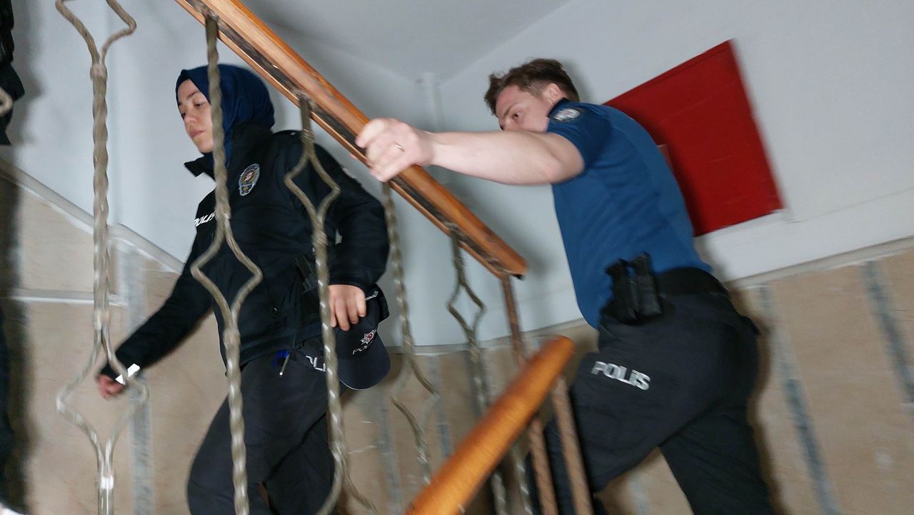 Samsun'da kadın avukata bıçaklı saldırı! Polis kan izlerini takip ederek sakdırganı yakaladı 3
