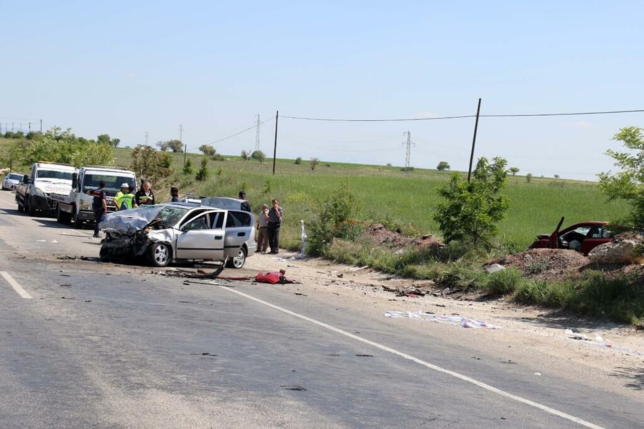 Uşak’ta feci kaza! 7 aylık hamile kadın ve annesi öldü 5