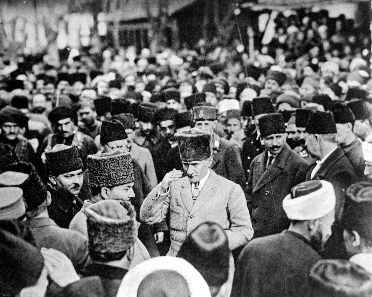 Ünlü isimler 19 Mayıs Atatürk'ü Anma, Gençlik ve Spor Bayramı'nı sosyal medyadan kutladı 1