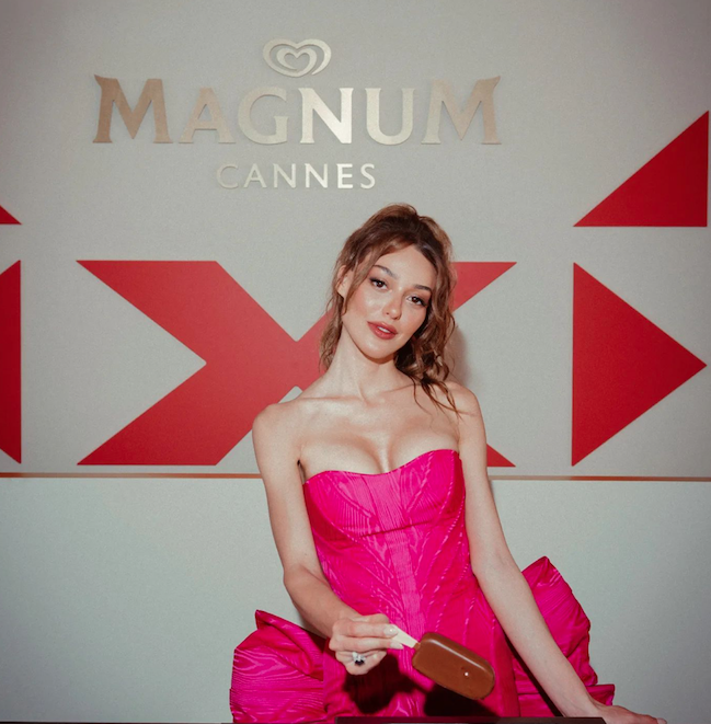 Dilan Çiçek Deniz, Cannes pozlarıyla sosyal medyayı kasıp kavurdu 5