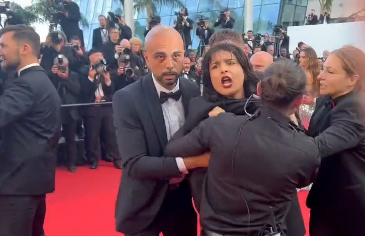 Cannes Festivali'nde çıplak protesto! Kırmızı halıyı bastı: Bize tecavüz etmeyin 5