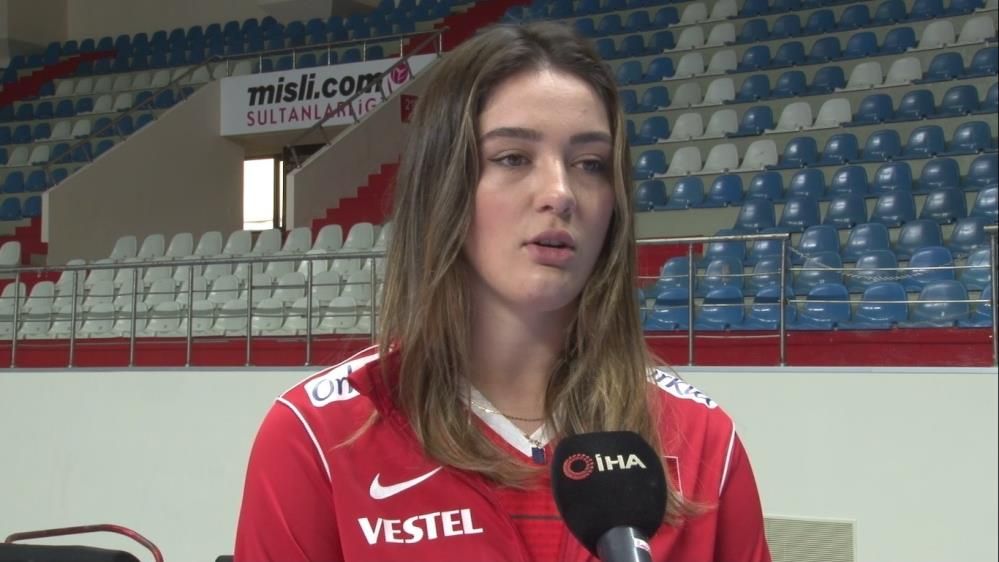 Avrupa'da final oynayacak VakıfBank'ta gözler güzel ve başarılı olan oyuncu Zehra Güneş'e çevrildi! 14