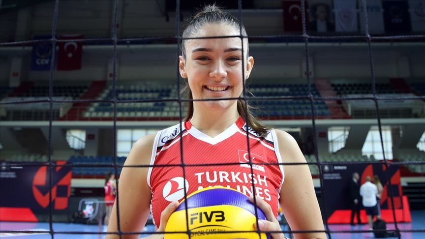 Avrupa'da final oynayacak VakıfBank'ta gözler güzel ve başarılı olan oyuncu Zehra Güneş'e çevrildi! 4