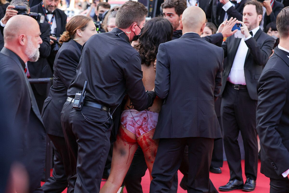 Cannes Film Festivali'nde kadın cinayetleri kırmızı halıda protesto edildi 7