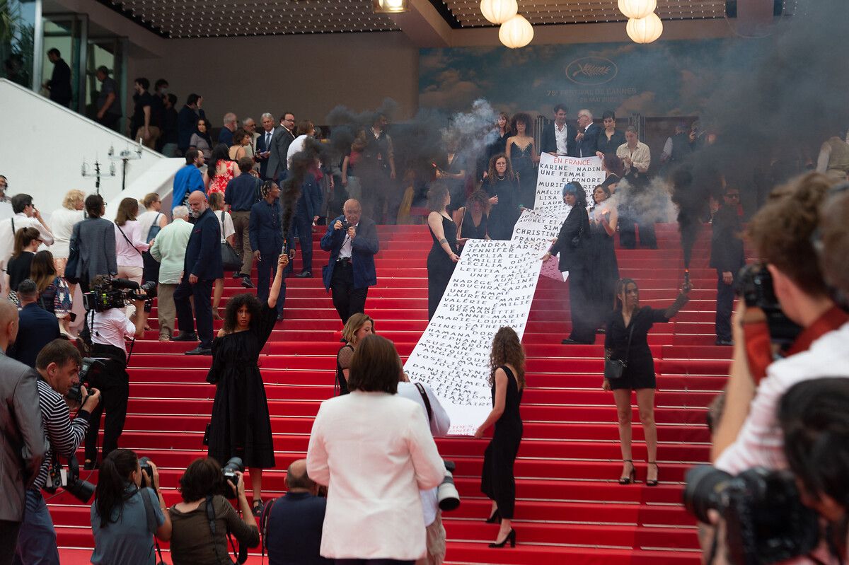 Cannes Film Festivali'nde kadın cinayetleri kırmızı halıda protesto edildi 8