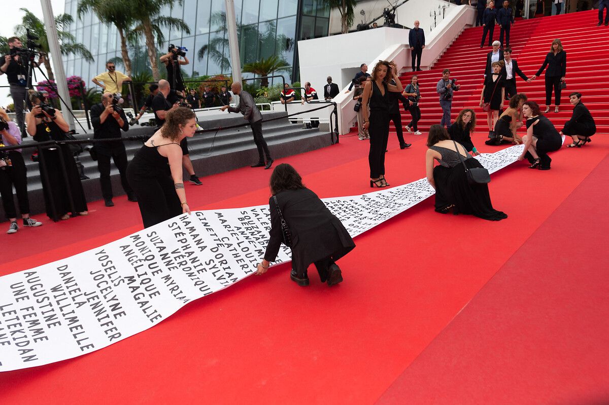 Cannes Film Festivali'nde kadın cinayetleri kırmızı halıda protesto edildi 9