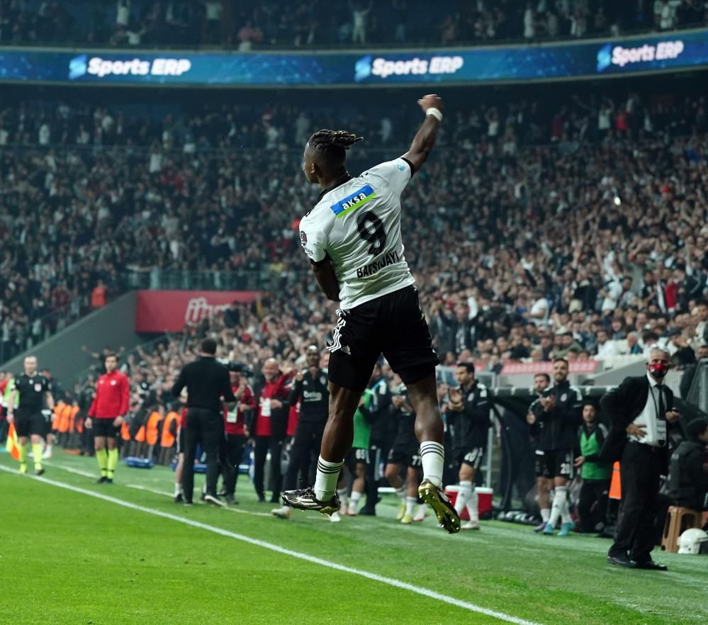 Beşiktaş'ta yıldız futbolcu Michy Batshuayi, sosyal medyadan siyah-beyazlı kulübe veda etti 3