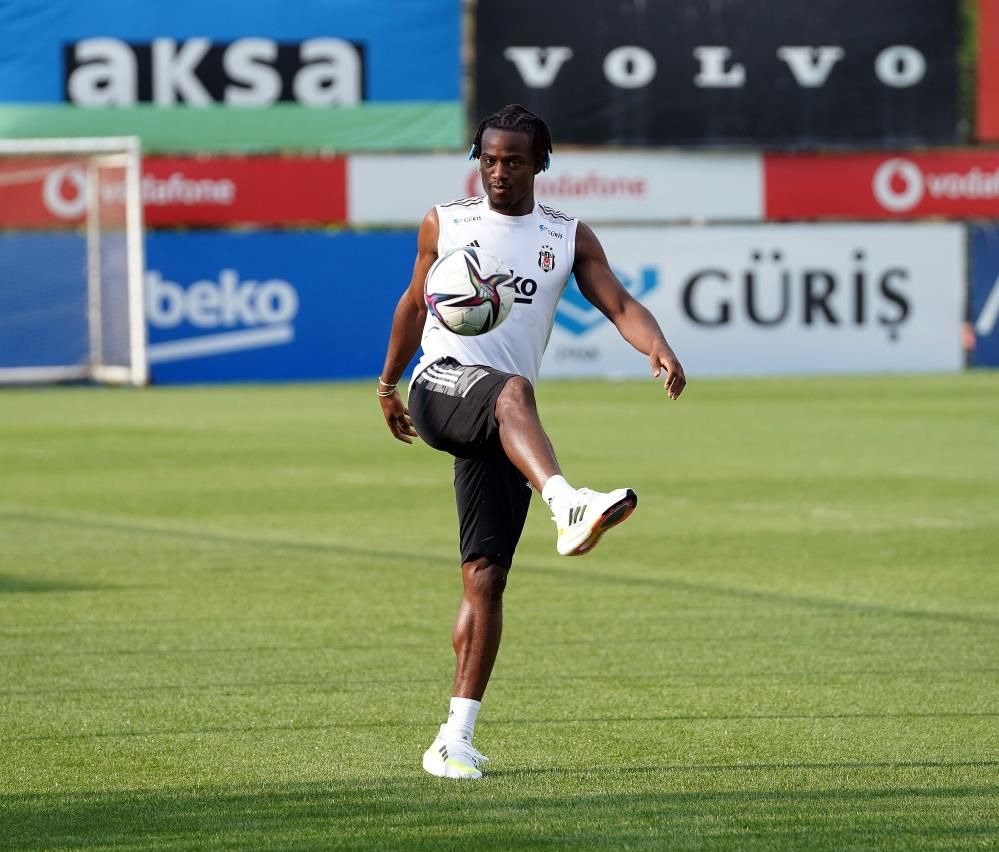 Beşiktaş'ta yıldız futbolcu Michy Batshuayi, sosyal medyadan siyah-beyazlı kulübe veda etti 7