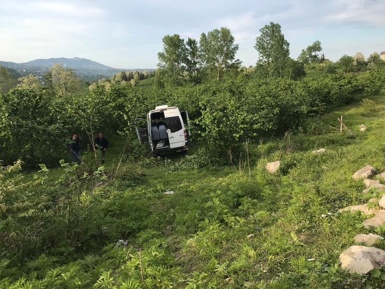 Minibüs fındık bahçesine uçtu: 5'i ağır 11 yaralı 1