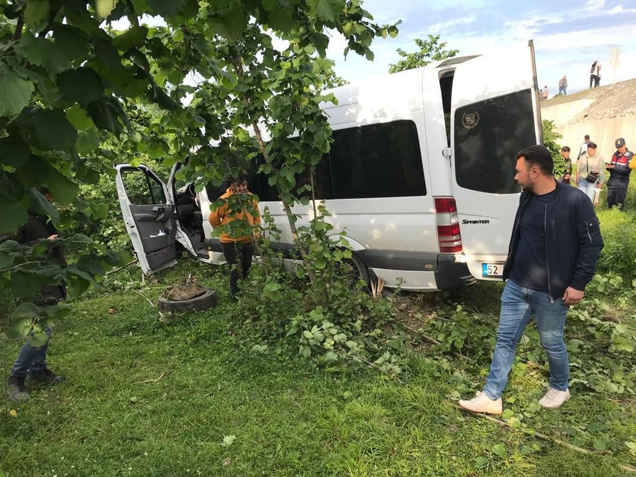 Minibüs fındık bahçesine uçtu: 5'i ağır 11 yaralı 2