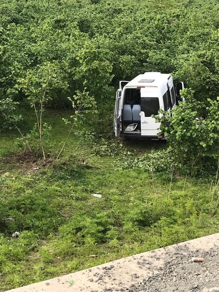 Minibüs fındık bahçesine uçtu: 5'i ağır 11 yaralı 5