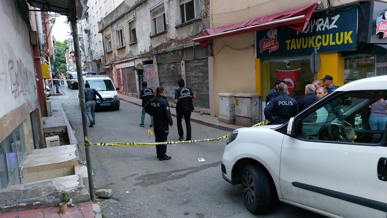 Manavda önce silahlı çatışma, sonra kundaklama: 3'ü ağır 5 yaralı 5