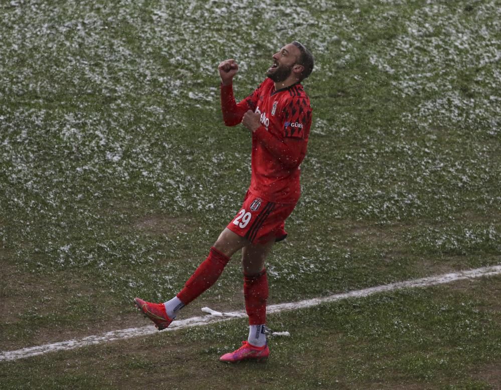 Galatasaray, milli forvet Cenk Tosun'un transferi için harekete geçti 2