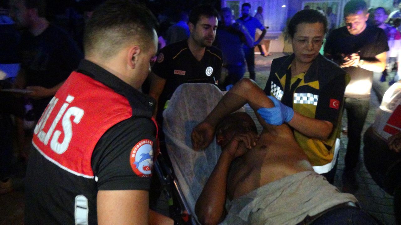 Silahla kayınpederinin evini bastı! Babasıyla birlikte meydan dayağı yedi 1