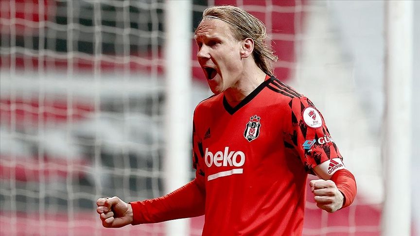 Beşiktaş'a veda eden deneyimli stoper Domagoj Vida'nın Galatasaray'a gideceği öne sürüldü 4