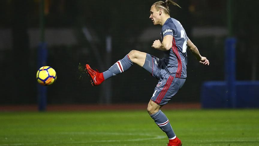 Beşiktaş'a veda eden deneyimli stoper Domagoj Vida'nın Galatasaray'a gideceği öne sürüldü 7