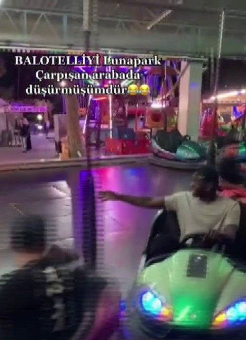 Adana Demirsporlu Mario Balotelli, çarpışan arabaya binip eğlendi! İşte o anlar 1